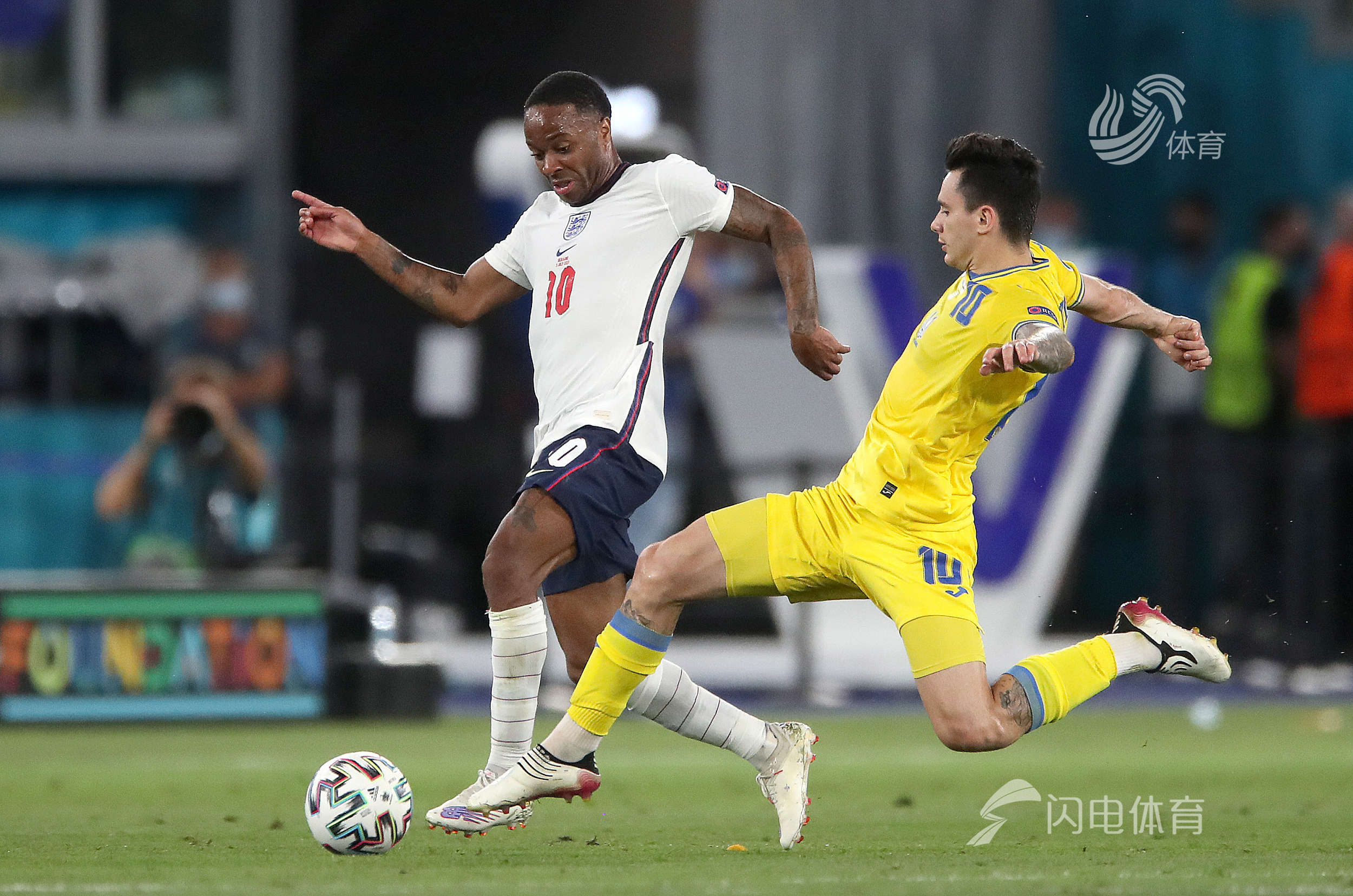 英格兰队大胜乌克兰,欧国联前进半决赛 英格兰队大胜乌克兰,欧国联前进半决赛