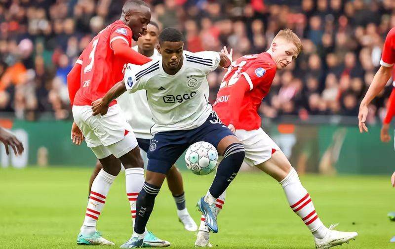 阿贾克斯客场击败贝西克塔斯，挺进淘汰赛