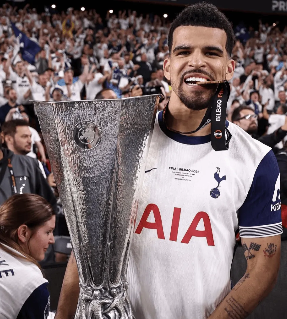 热刺中场组织灵活,球员默契度高 热刺中场组织灵活,球员默契度高