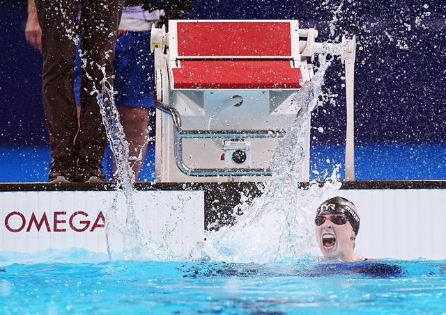 美国游泳选手破纪录夺金，霸气十足的简单介绍