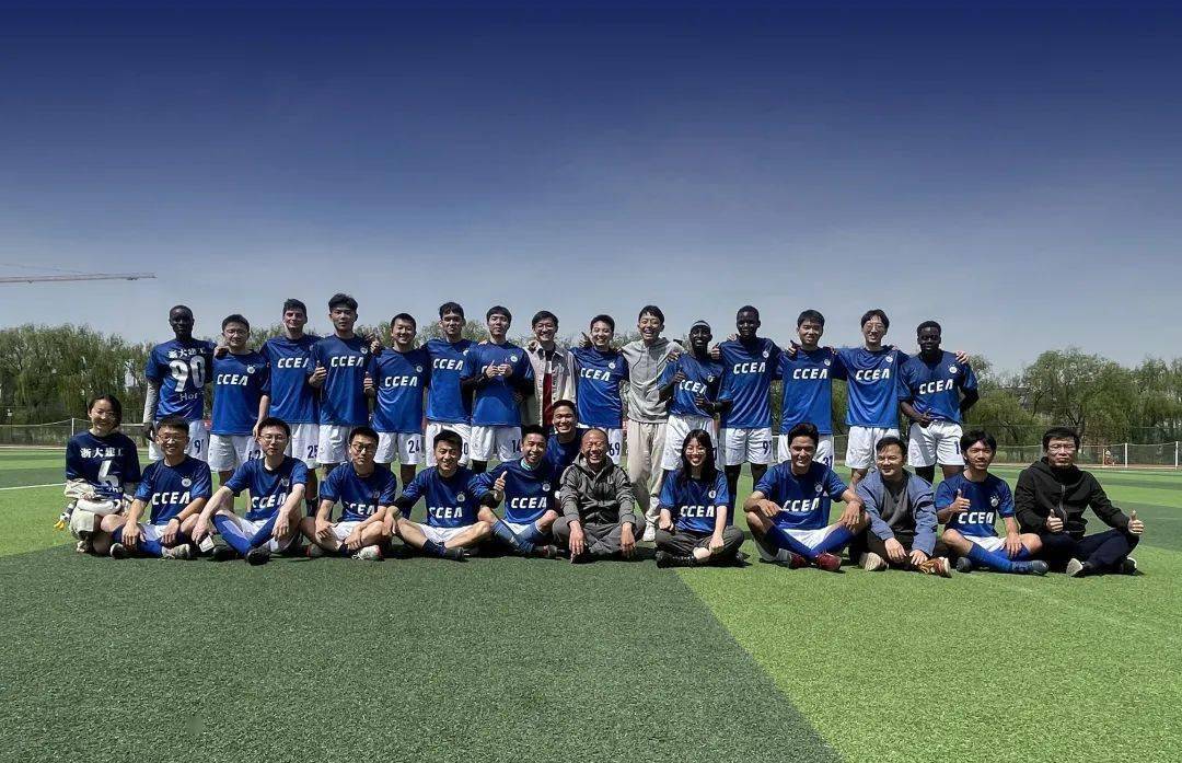 包含伊斯特雷队员登场出彩，帮助球队实现胜利的词条