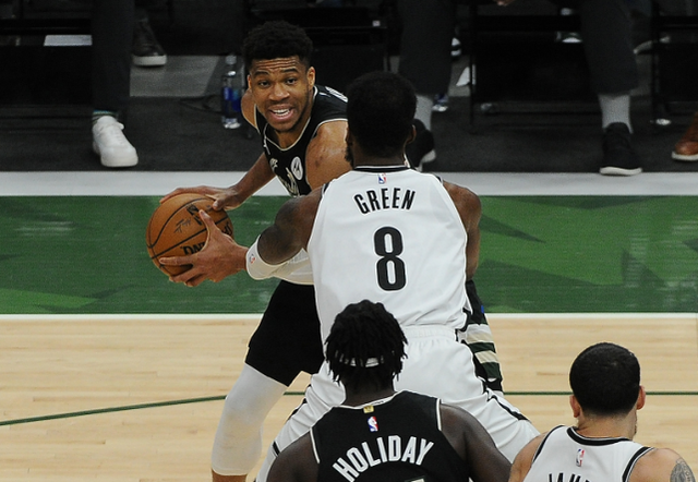 雄鹿取得七连胜,维斯布鲁克砍下双20+的简单介绍 雄鹿取得七连胜,维斯布鲁克砍下双20+的简单介绍