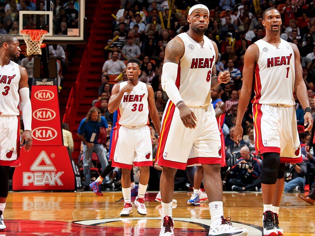 热火负于马刺,球队连败颓势明显 热火负于马刺,球队连败颓势明显