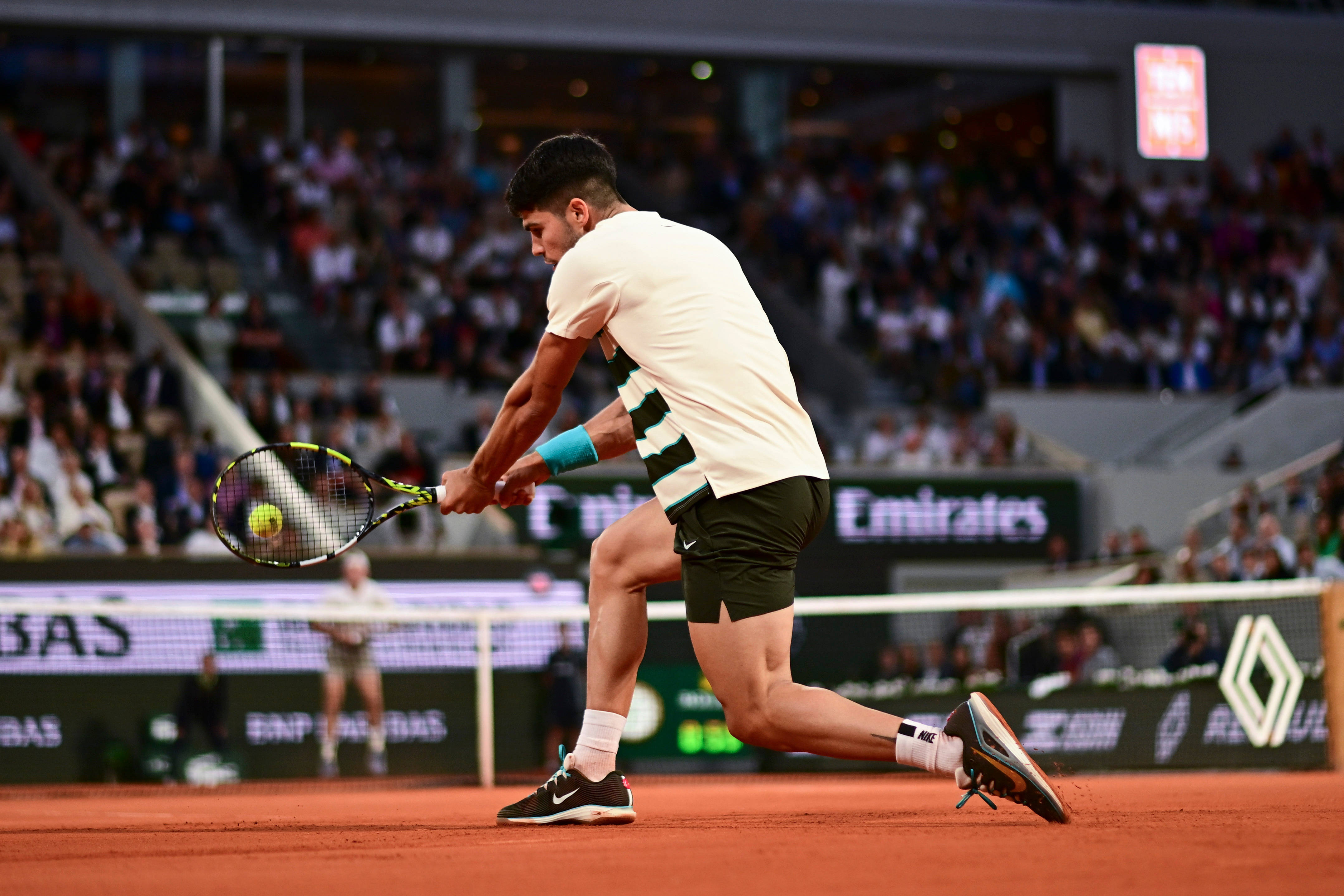 法国网球队险胜西班牙网球队，阿尔卡拉斯完成帽子戏法的简单介绍