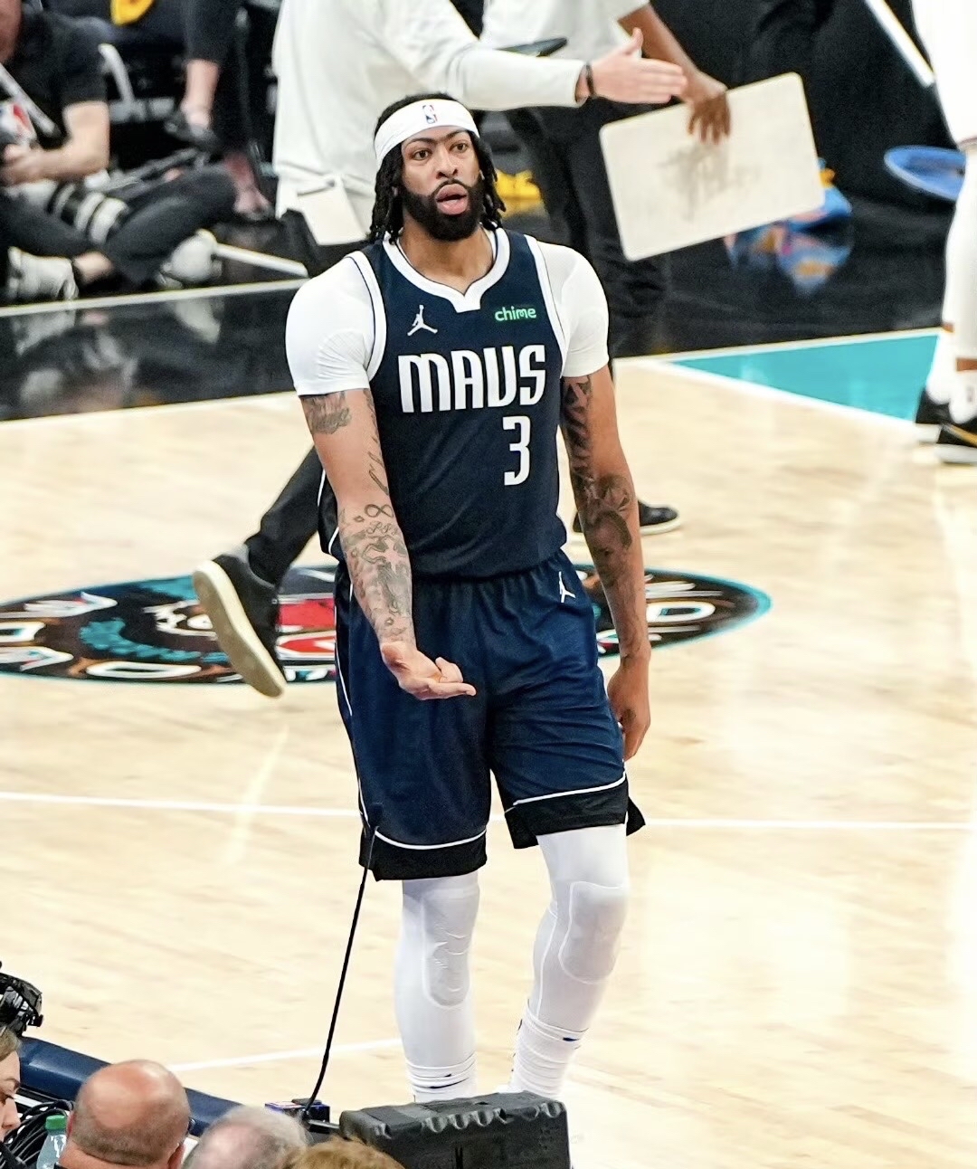 雄鹿B队轻取澳大利亚男篮，浓眉送出助攻的简单介绍