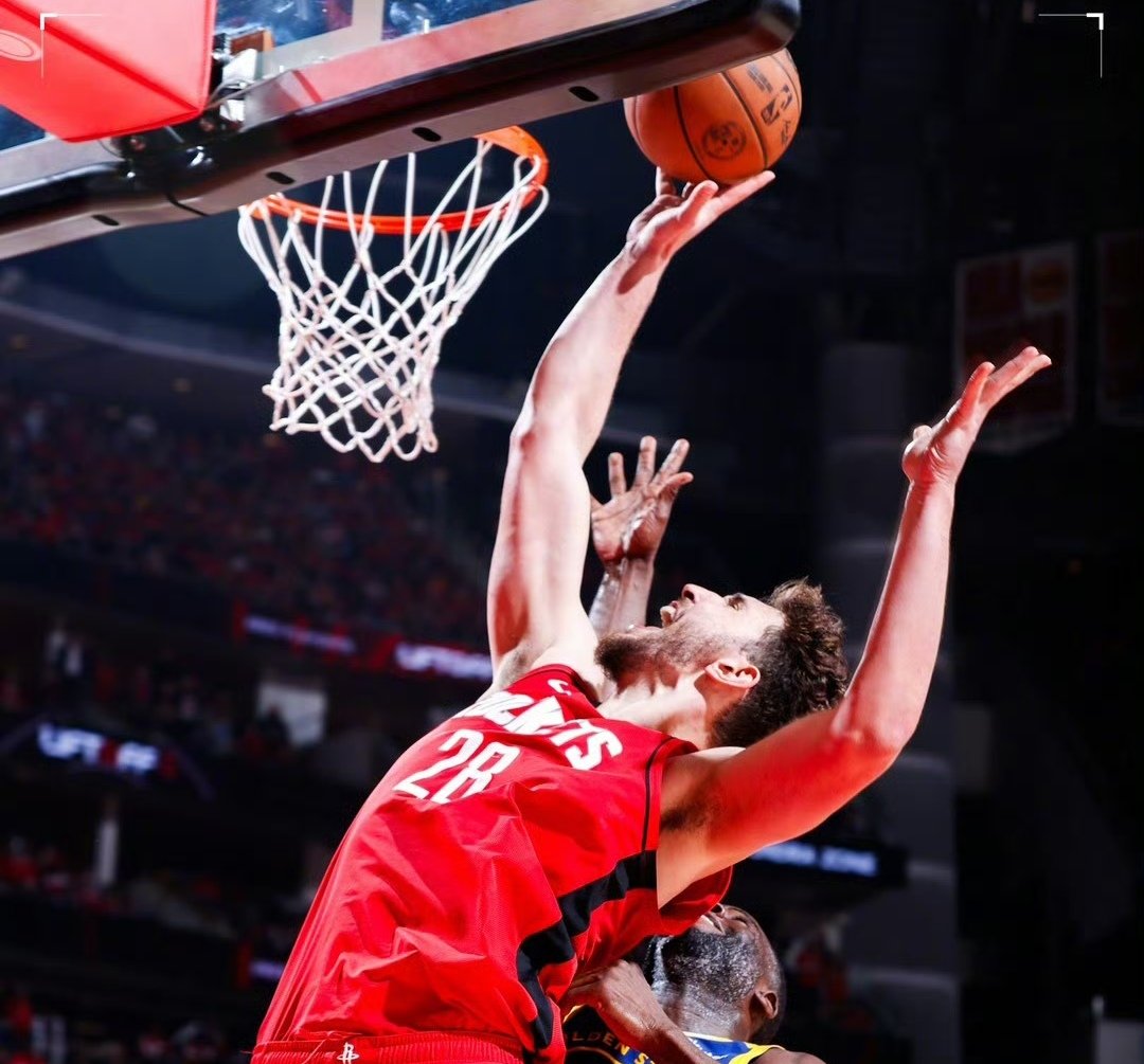 奇才横扫火箭，麦科勒姆送出助攻