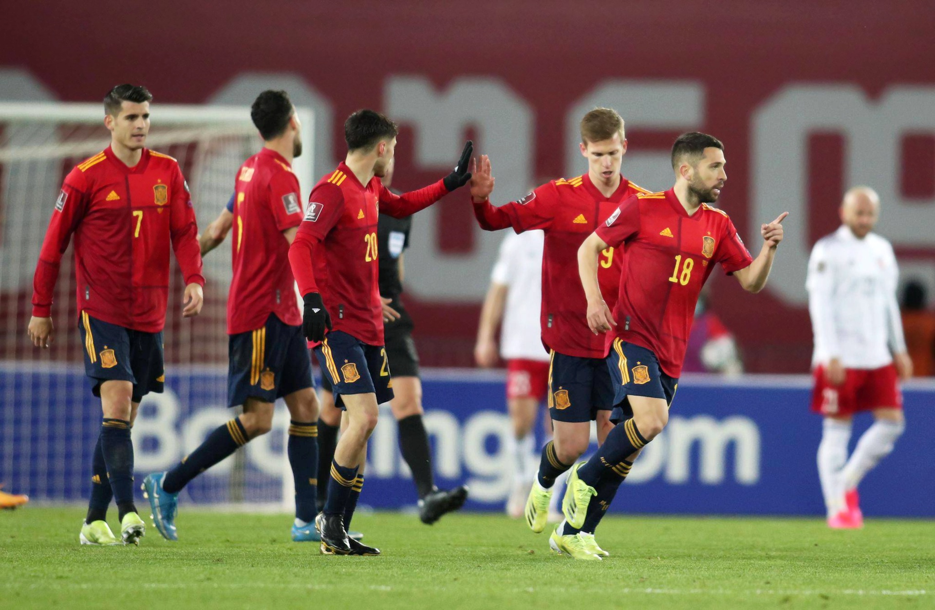 塞维利亚完胜拜仁，奥亚尔萨瓦尔扛起全队