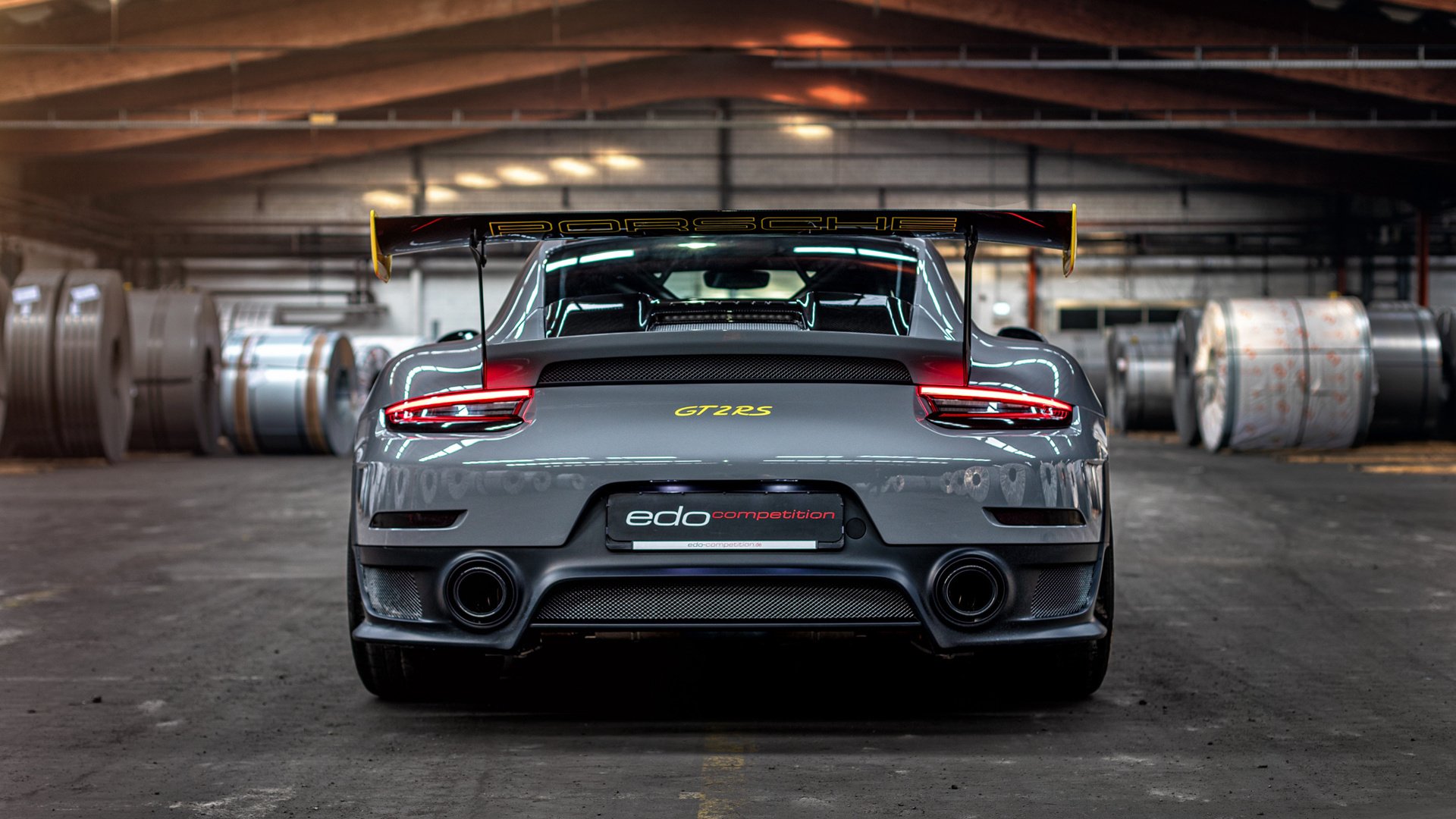 星辉与逆流，足球世界的光谱两端