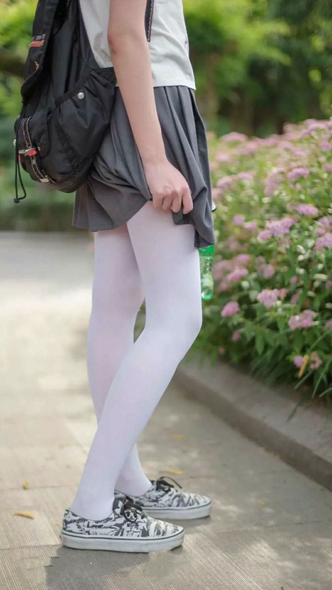 鹈鹕队制霸广厦，恩比德关键先生引领胜利