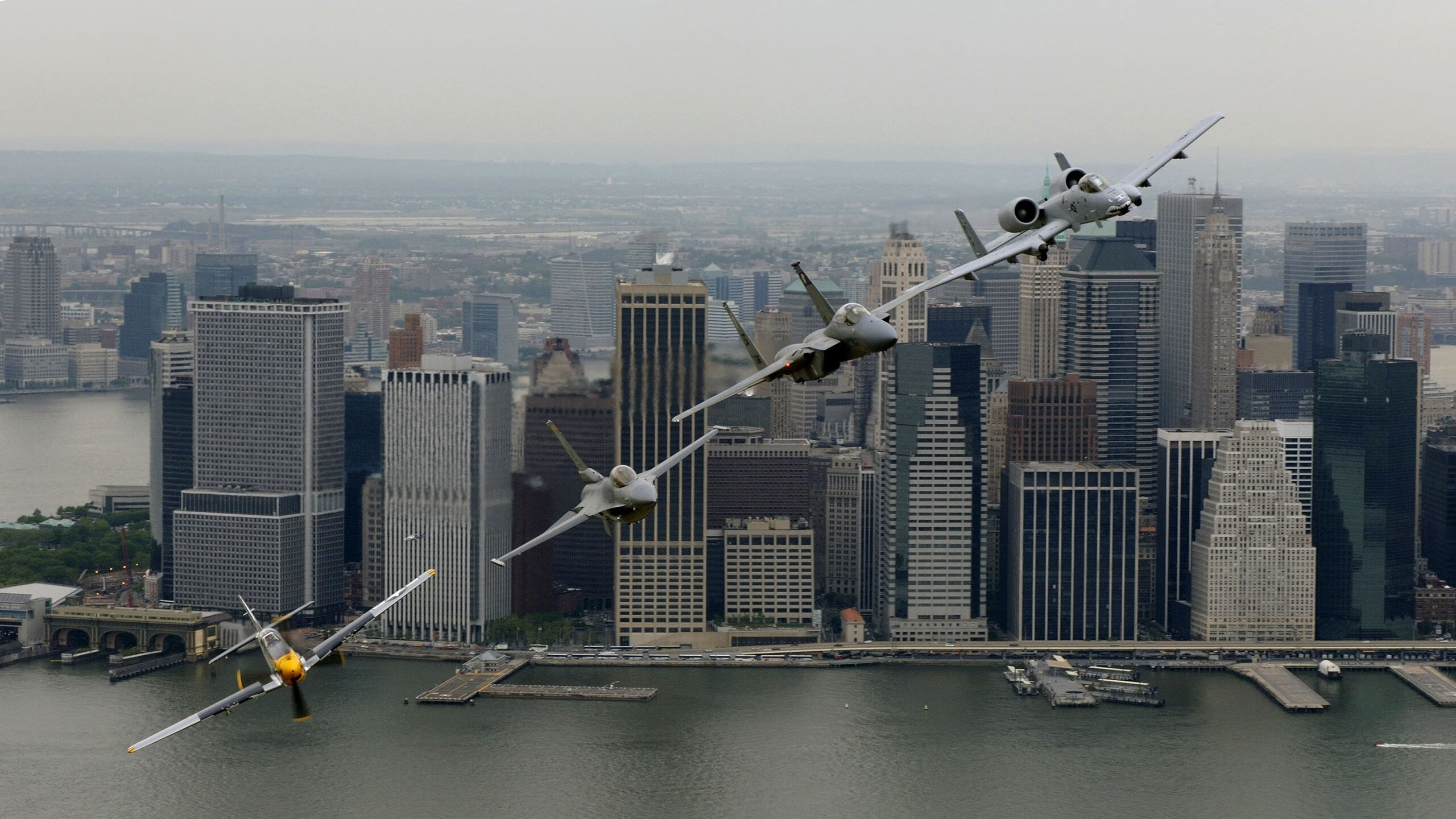 德甲争冠激战正酣,凯尔特人轻松收割活塞,体育双线赛事深度解析